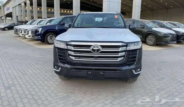 تويوتا لاندكروزر GXR3 بنزين 2025 5