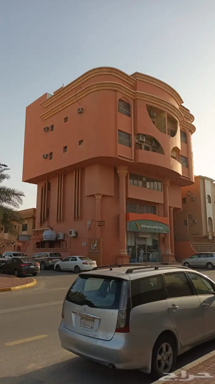 شقة للايجار بسعر رمزي عوائل بالاحساء مدخل خاص للشقة 0