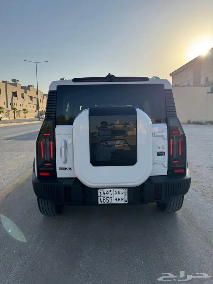 للبيع جيب جيتور 2025 فل كامل T2 ماشي 9500 الف كيلو فقط 2
