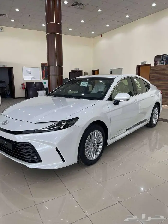 تويوتا كامري LE 2025 1