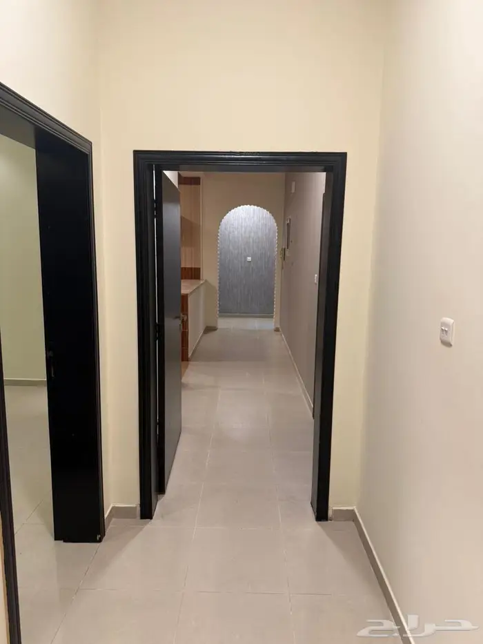 للايجار بحي النهضه ثلاث غرف وصاله 3