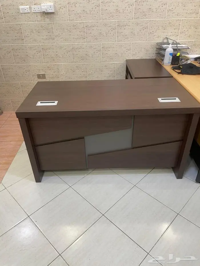 طقم طاولات وكراسي مكتب جديد فاخر متوفر بسعر الجملة 3