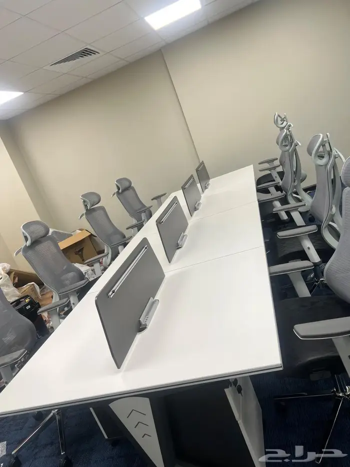 طقم طاولات وكراسي مكتب جديد فاخر متوفر بسعر الجملة 8