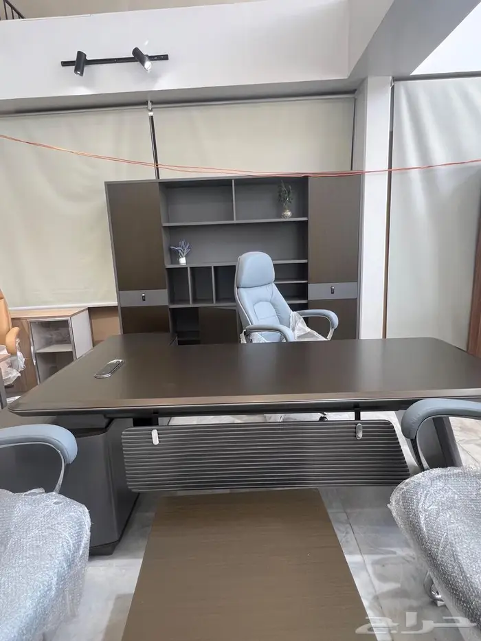 طقم طاولات وكراسي مكتب جديد فاخر متوفر بسعر الجملة 9