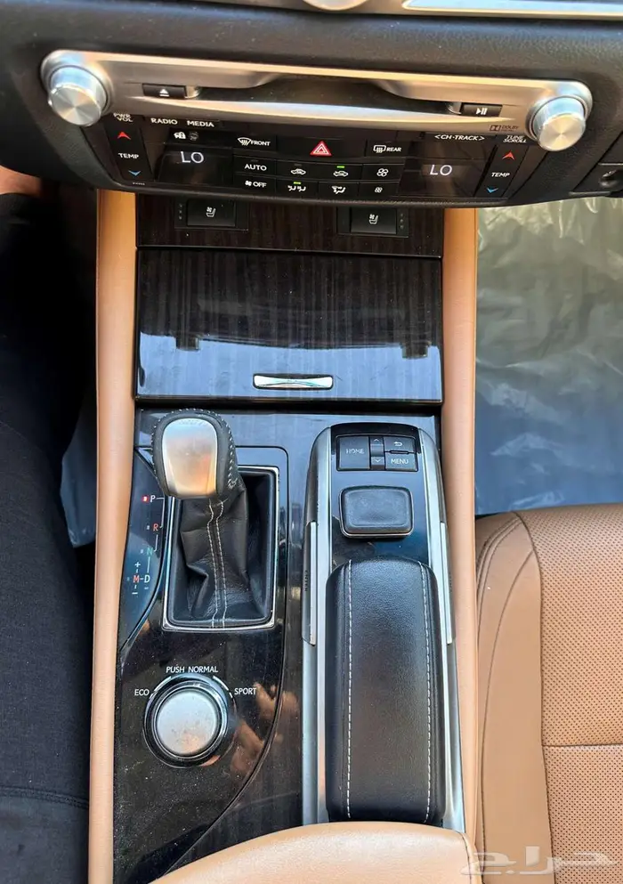 لكزس GS350 2018 36