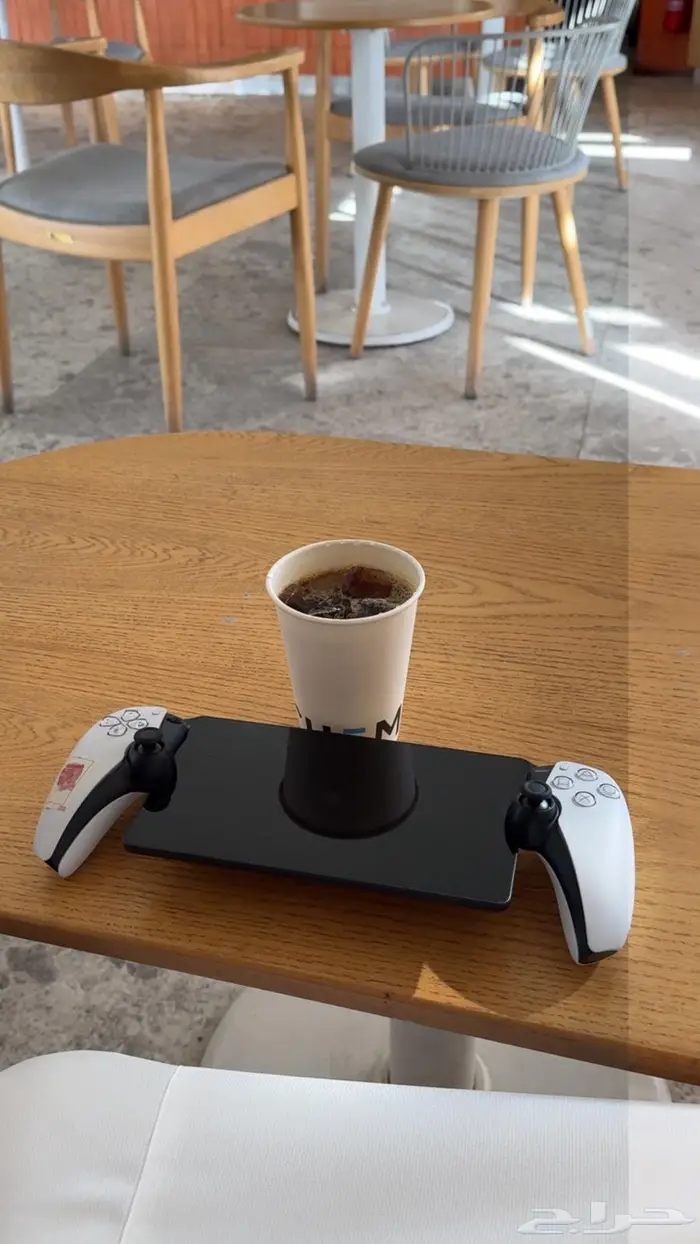 يد بلاستيشن تقدر تلعب وانت برا البيت 2