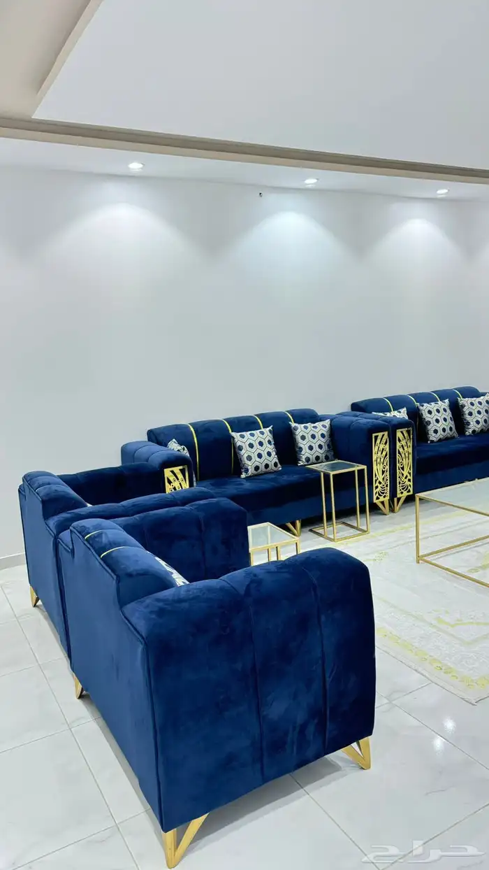 كنب مع طاولات وسجاد 1