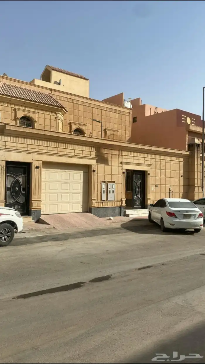 دور و اربع شقق للبيع 1