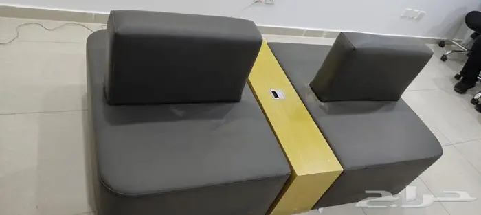 كنب مستخدم للمكاتب شبه جديد 0