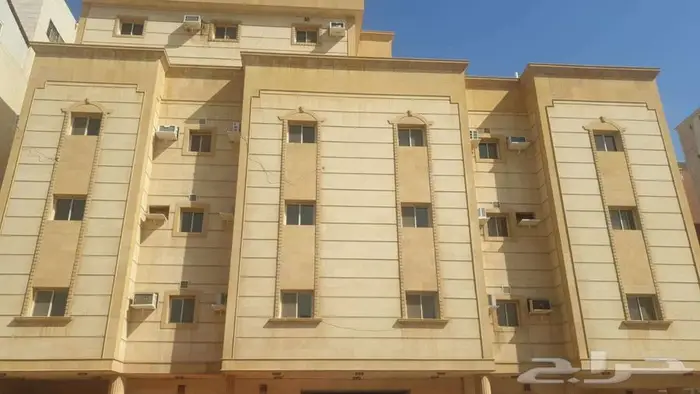 شقة للايجار 3 غرف وصالة خلف المروة سنتر عوائل 0