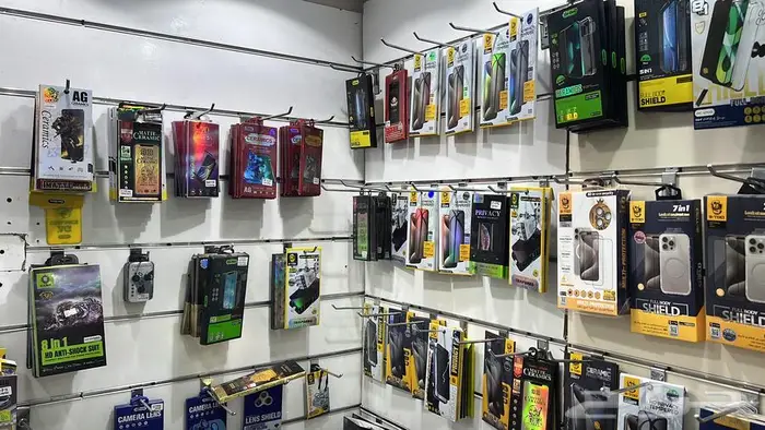 أغراض محل اتصالات للبيع 1