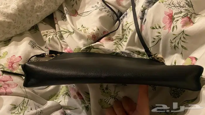 شنطه حجمها وسط مستعمله نظيفه من H M 2