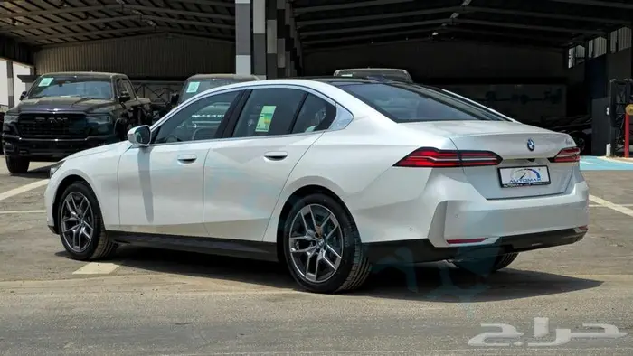 2025 BMW 5-SERIES 520i 2.0T RWD GCC 0Km اصفار ضمان الوكيل 4