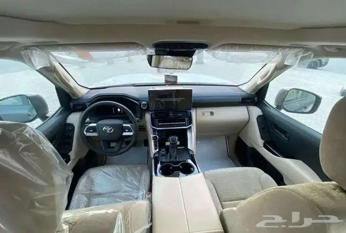 تويوتا لاندكروزر GXR3 بنزين 2025 28