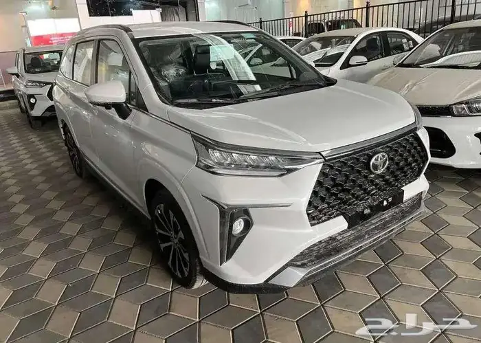 تويوتا فيلوز GLX بنزين 2025 11