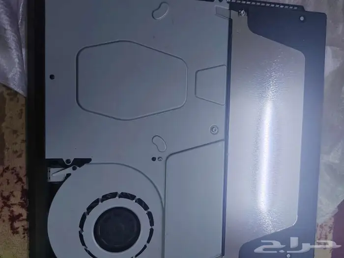 بلاستيشن 4 نظيف جدا مع يد 1