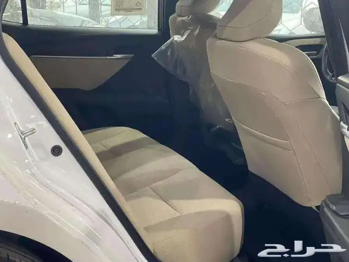 تويوتا كامري E 2025 استلام فوري لدى شركة ابن ذياب للسيارات 4