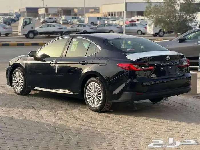 تويوتا كامري E بلس هايبرد 2025 4