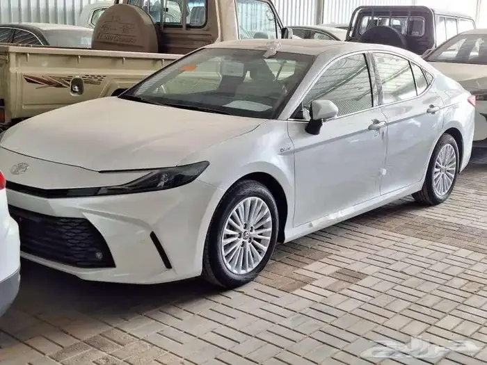 تويوتا كامري E بلس هايبرد 2025 1
