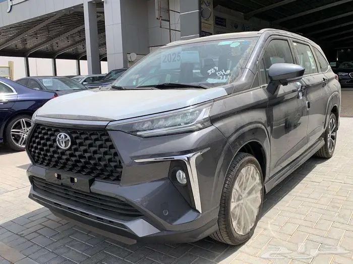تويوتا فيلوز GLX بنزين 2025 رمادي 1