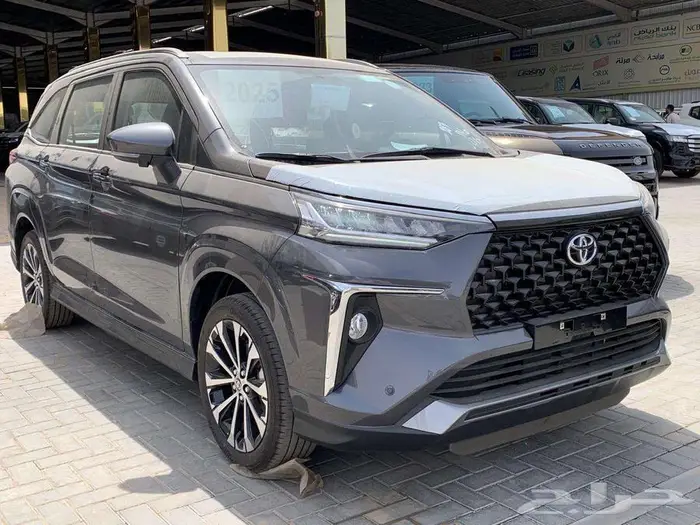 تويوتا فيلوز GLX بنزين 2025 رمادي 4