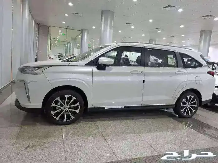 تويوتا فيلوز GLX 2025 1