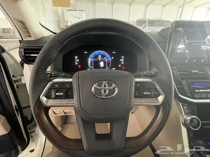 لاندكروزر GXR L4 بنزين سعودي 2025 12