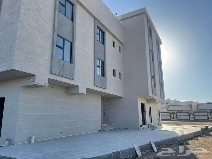 عمارة تجارية سكنية للبيع ( العاقول ) 13