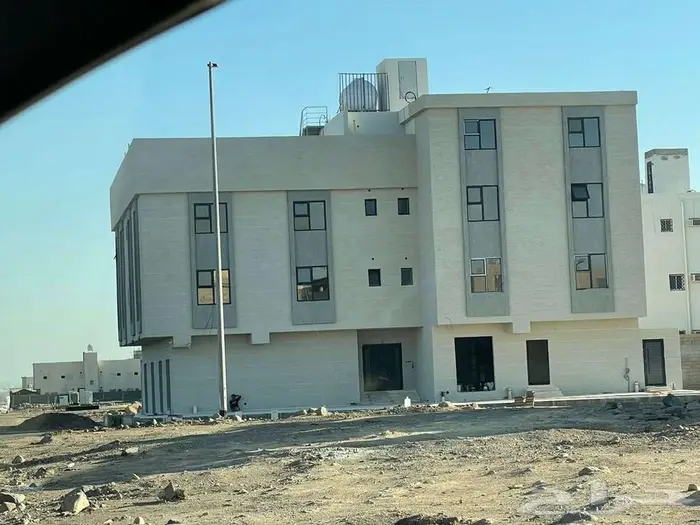 عمارة تجارية سكنية للبيع ( العاقول ) 2