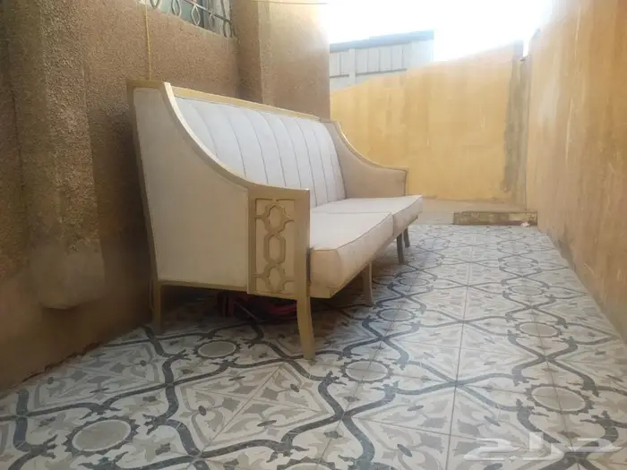 كنب فخم بحالة ممتازة وجديدة للبيع بعنيزة 0