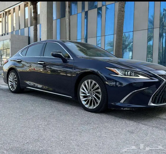 لكزس ES 350 CC 2022 نظيفة وبحالة ممتازة - اول مالك 1