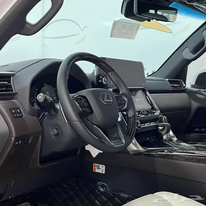 لكزس LX600 بي بي بنزين دبل 2025 ممشى 3 الف 8