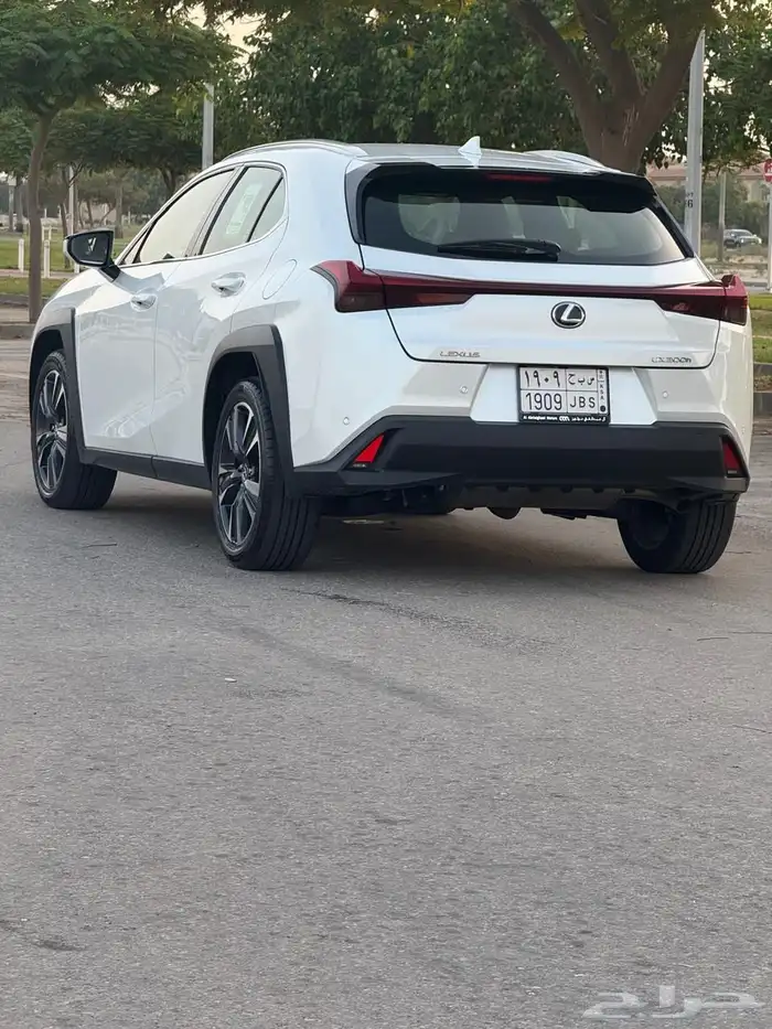 لكزس UX300H AA (فل اوبشن) 3