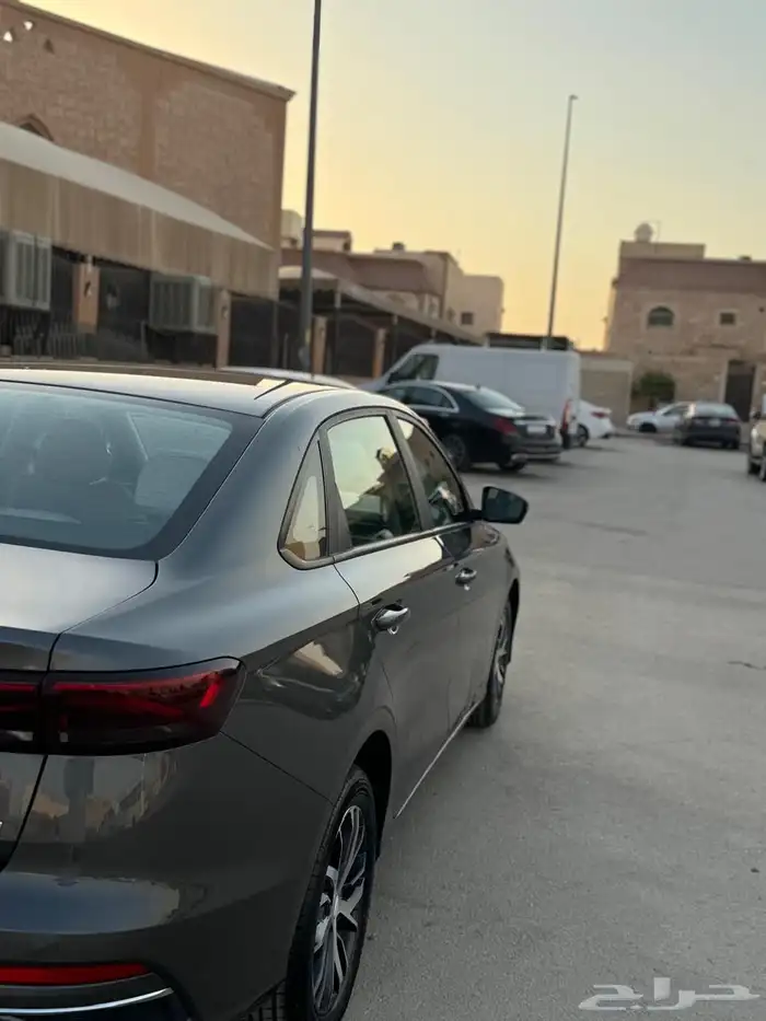 ثلاث سيارات جيلي 23 2