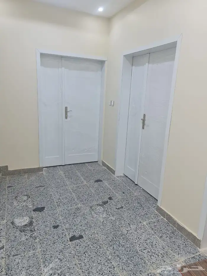 شقة فاخرة علوية داخل فيلا للإيجار البديع والقرفي -ابوعريش 0