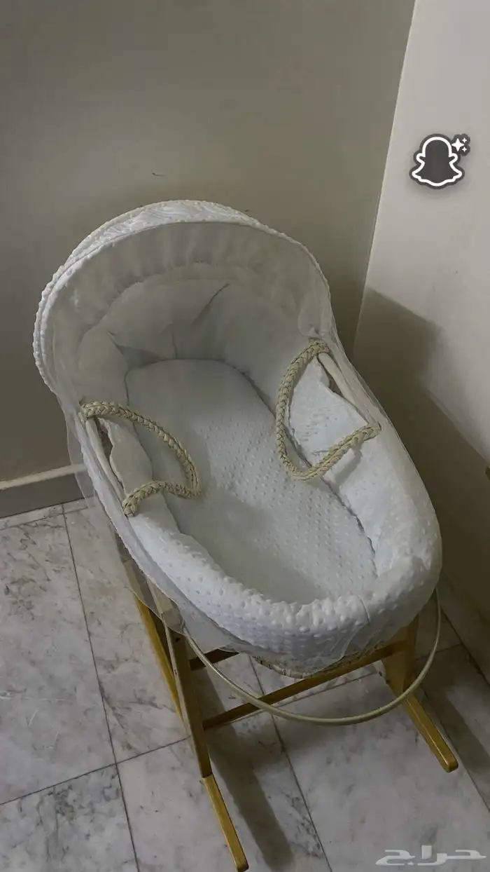 عربيه وسرير رضيعه مستعمل بسيط 3