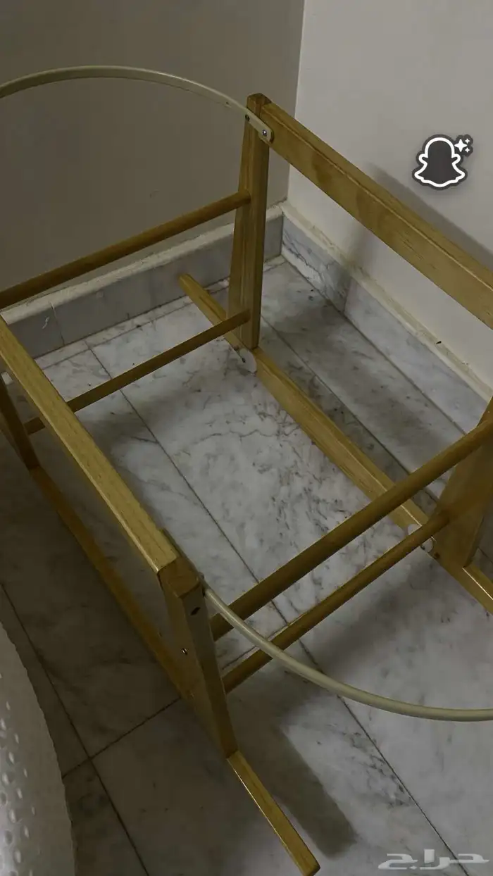 عربيه وسرير رضيعه مستعمل بسيط 7