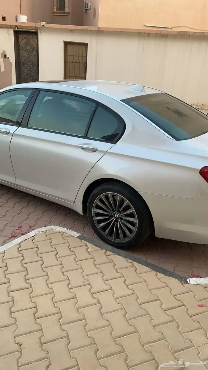 بي ام دبليو ال اي 750 (2009) ابيض مصدوم 4