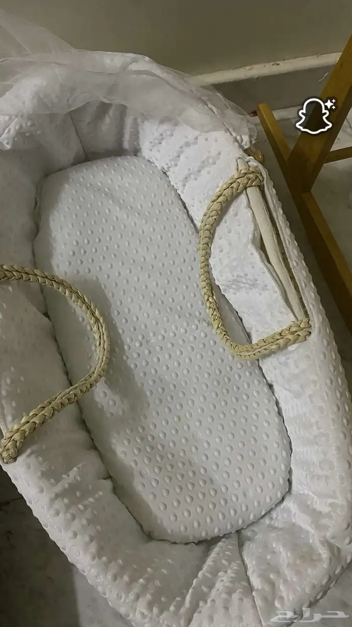 عربيه وسرير رضيعه مستعمل بسيط 0
