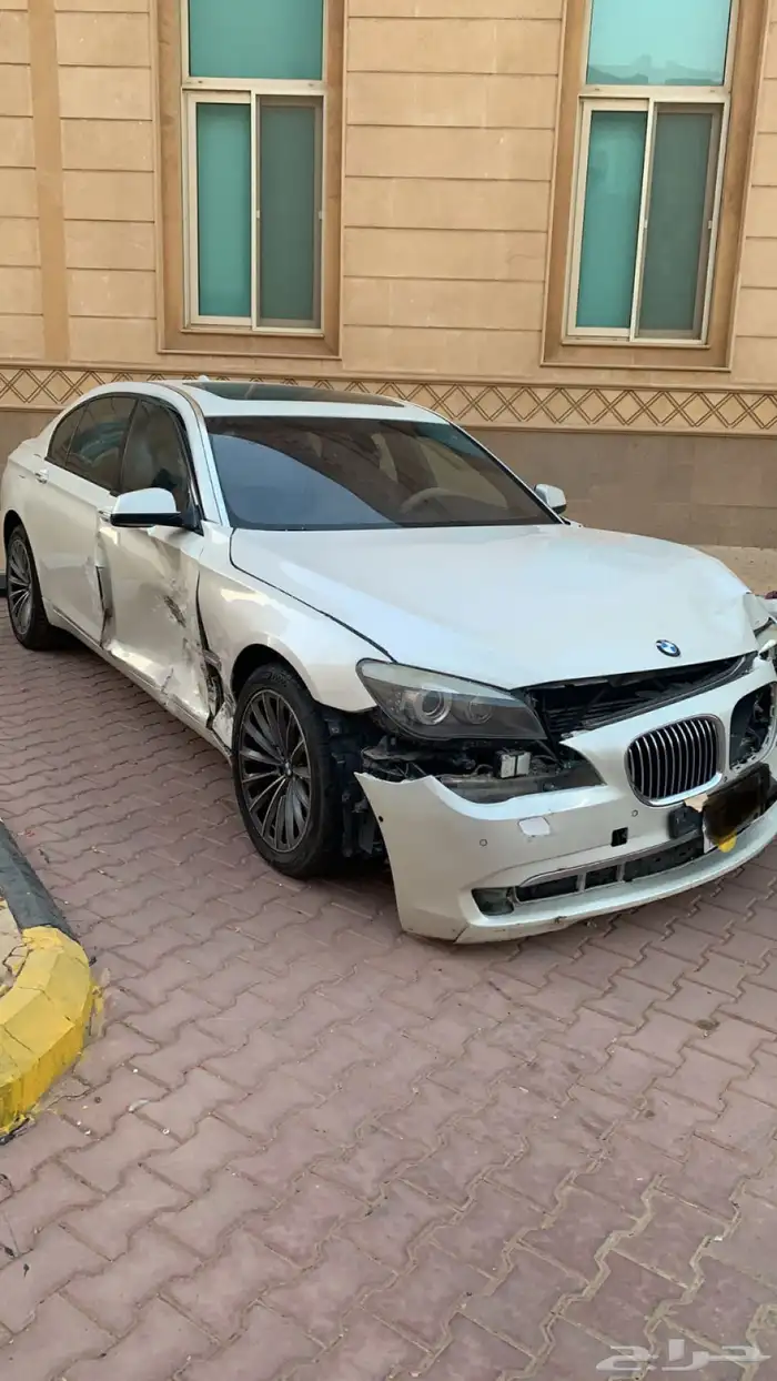 بي ام دبليو ال اي 750 (2009) ابيض مصدوم 2