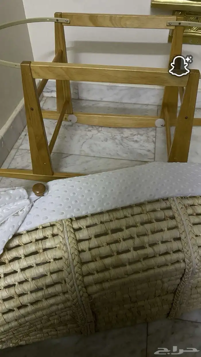 عربيه وسرير رضيعه مستعمل بسيط 6