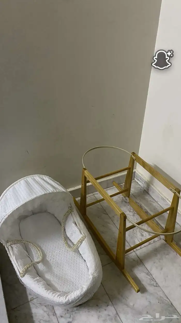 عربيه وسرير رضيعه مستعمل بسيط 2