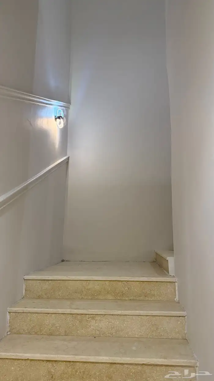 عماره للبيع دور وملحق حي الوسام 4