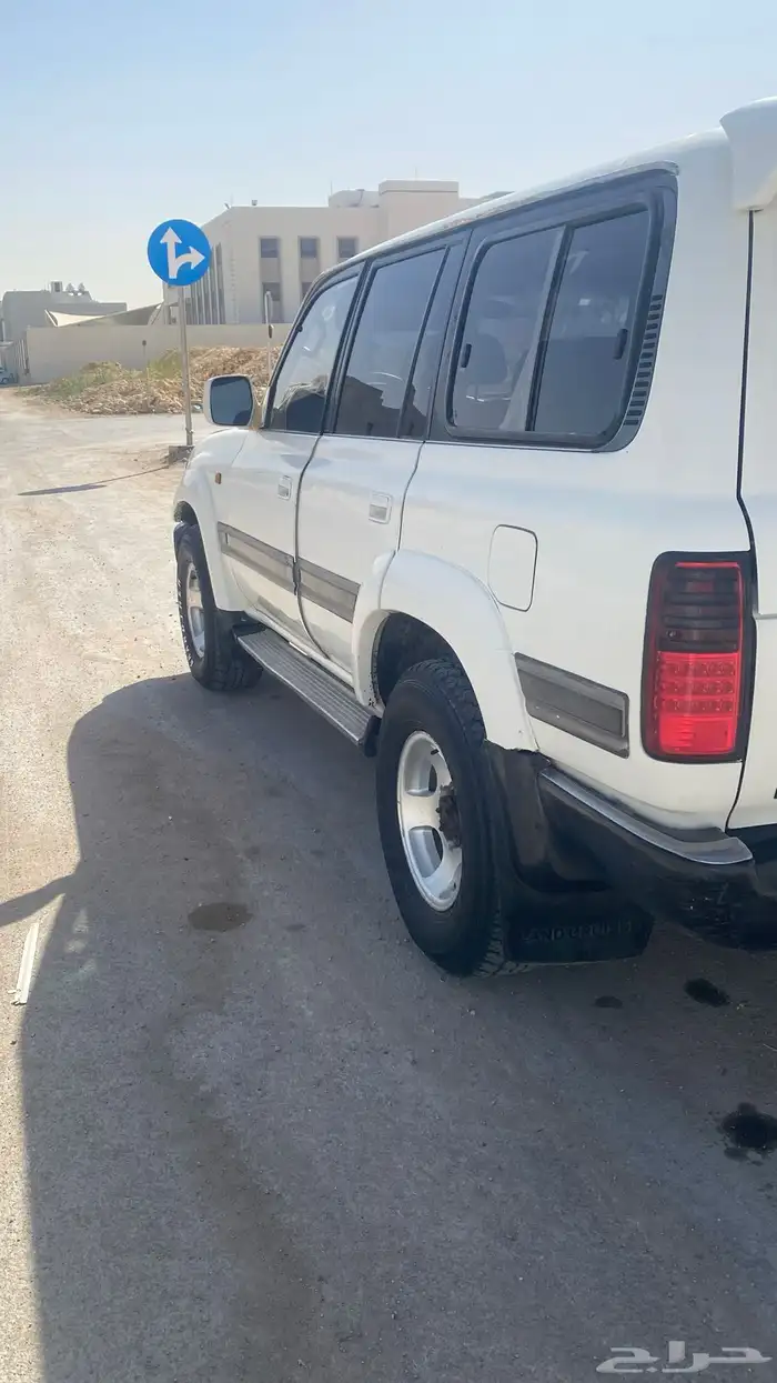 لاندكروزر صالون نضيف 21