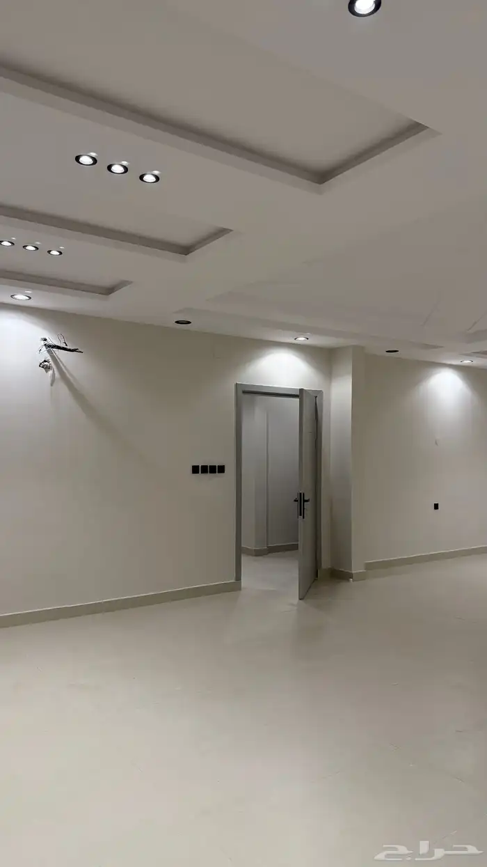 عماره للبيع دور وملحق حي الوسام 5