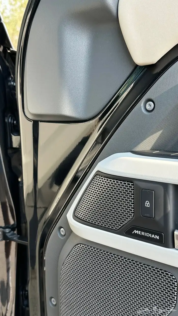 ديفندر 2023 4v 8