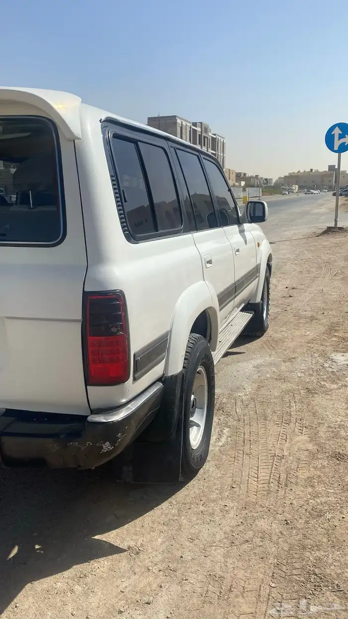 لاندكروزر صالون نضيف 16