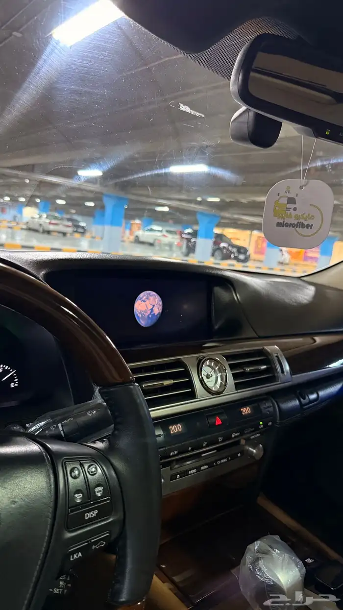 لكزس LS460L 2014 38