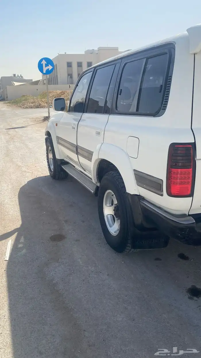 لاندكروزر صالون نضيف 20