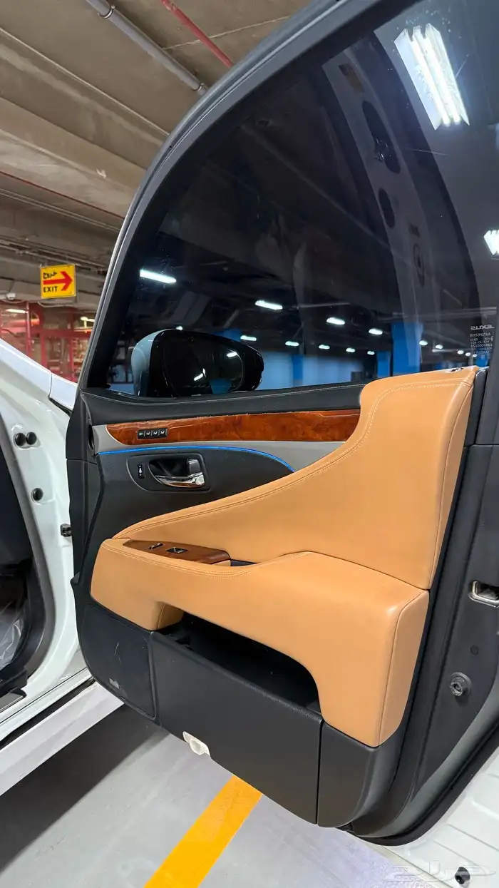 لكزس LS460L 2014 31